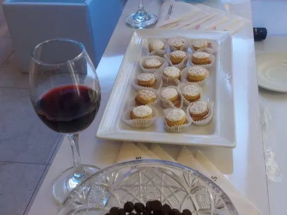 bf00bb_8f04418cb5b24b84aec77b945331e3b3_mv2